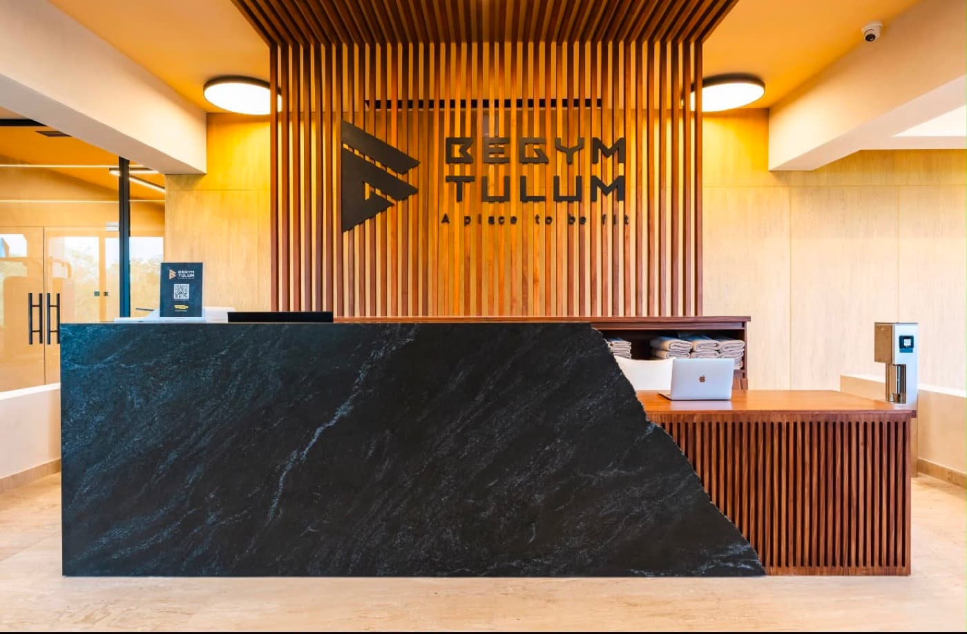 BeGym Tulum — recepción del gimnasio diseñado por Soul Elements